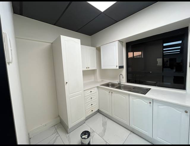 149M² OFFICE TO LET IN SUNNYROCK